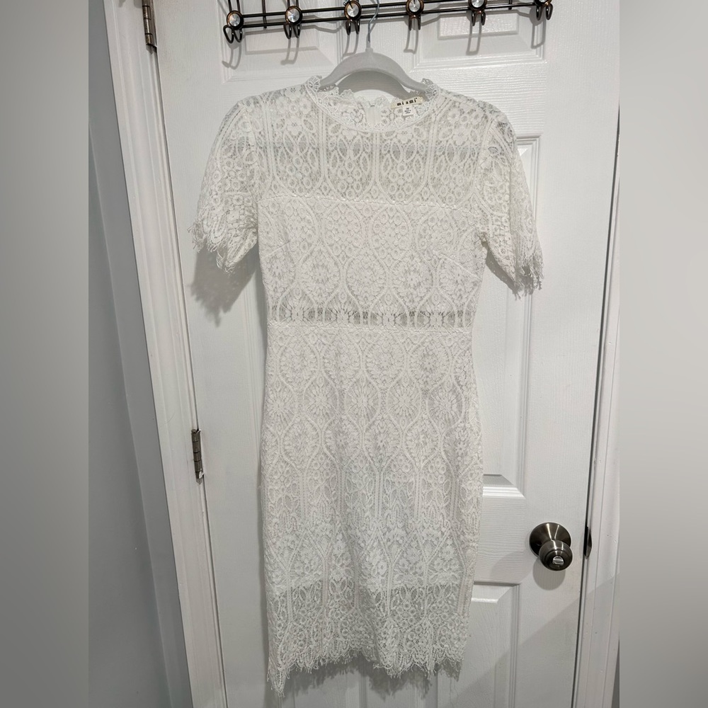 Francesca’s white lace dress
